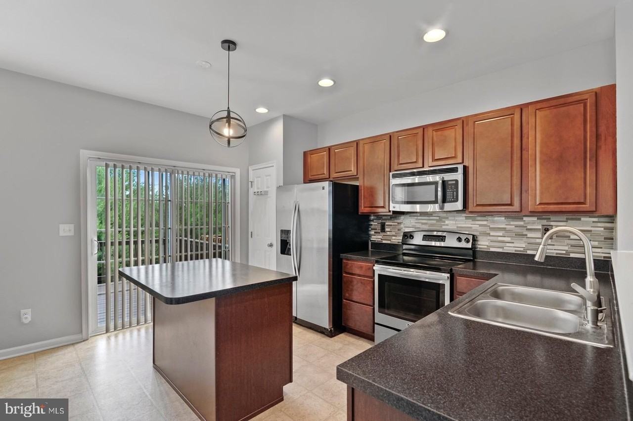 173 Tidbury Xing - Photo 2 of 12