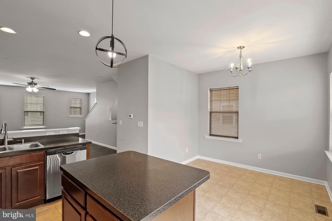 173 Tidbury Xing - Photo 3 of 12