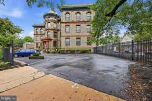 featured image of 2400-UNIT #4 BAYNARD Boulevard