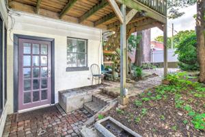 featured image of 121 E Chestnut St #121B
