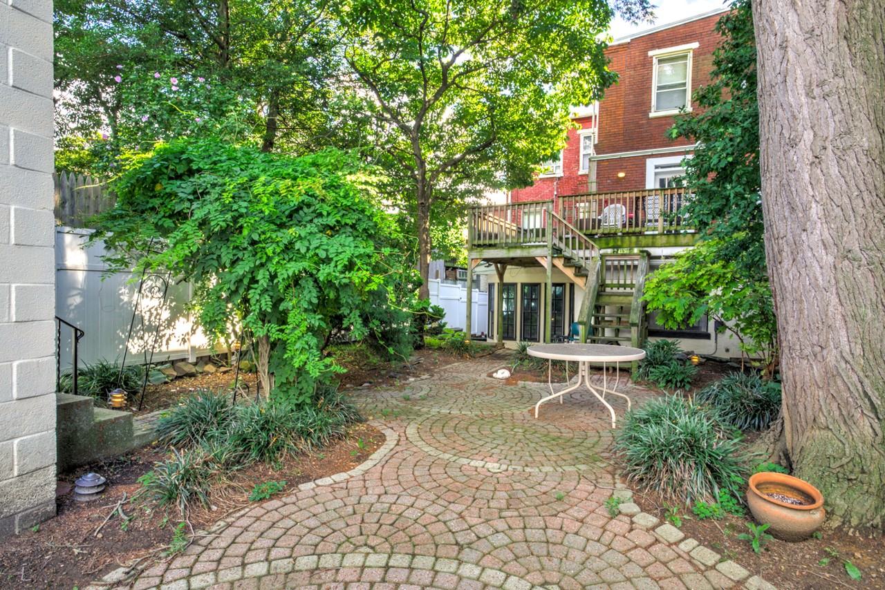 121 E Chestnut St #121B - Photo 4 of 21
