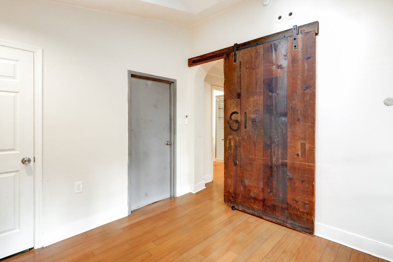 121 E Chestnut St #121B - Photo 6 of 21