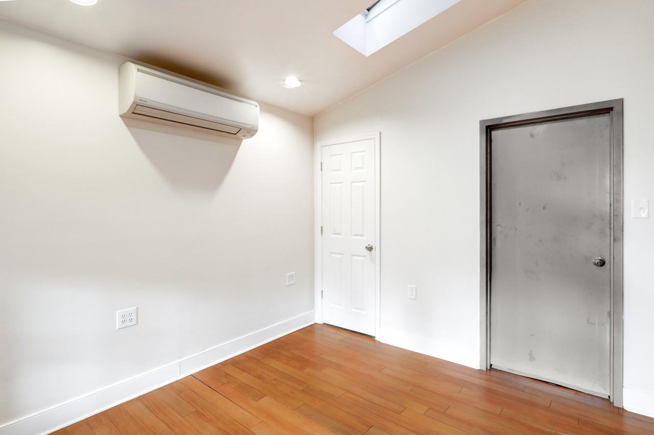 121 E Chestnut St #121B - Photo 7 of 21