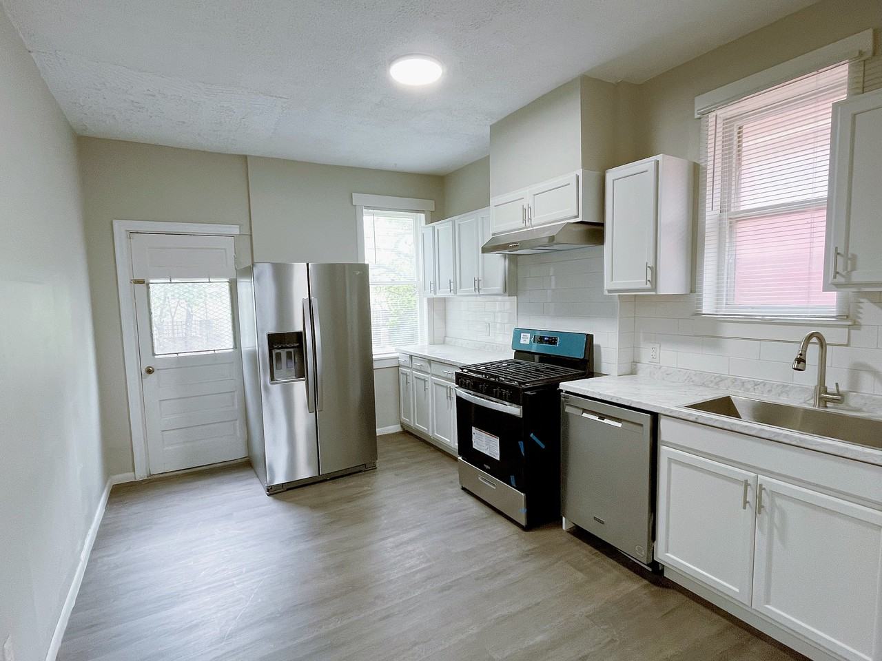2620 Melrose Ave #2 - Photo 3 of 16