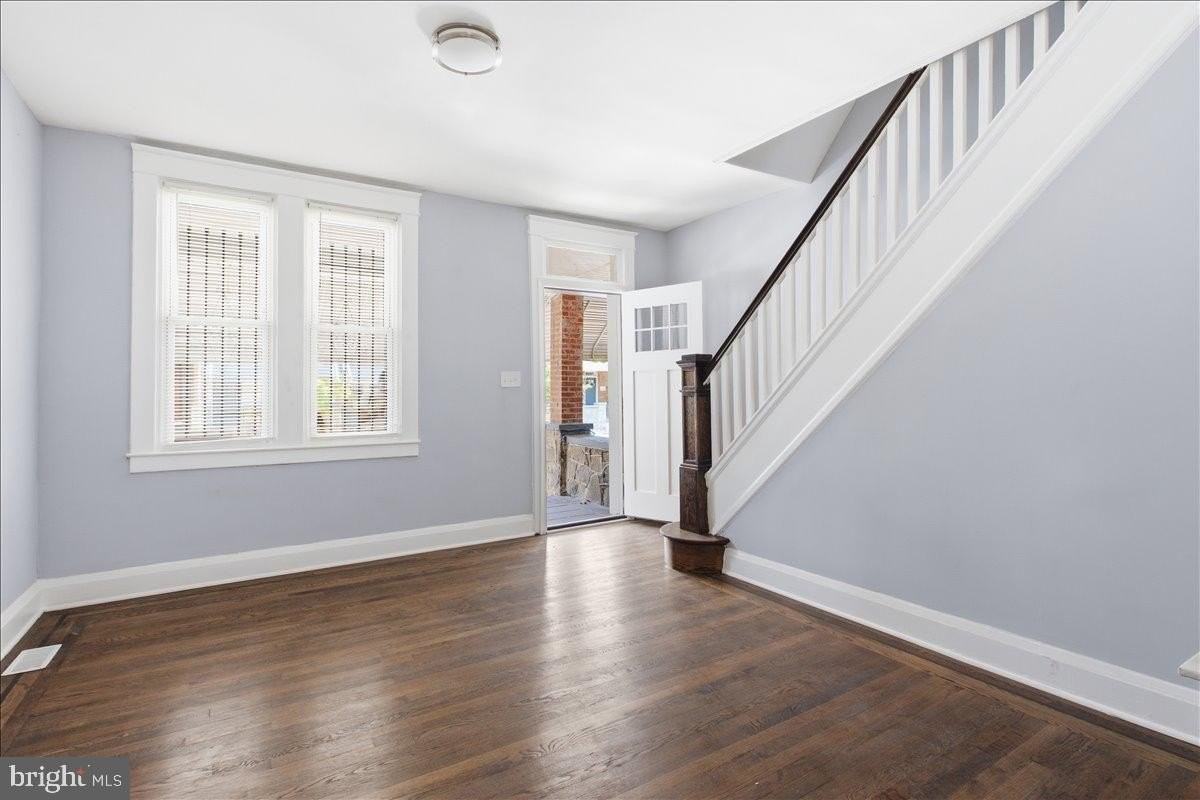 1231 N Potomac St - Photo 5 of 25