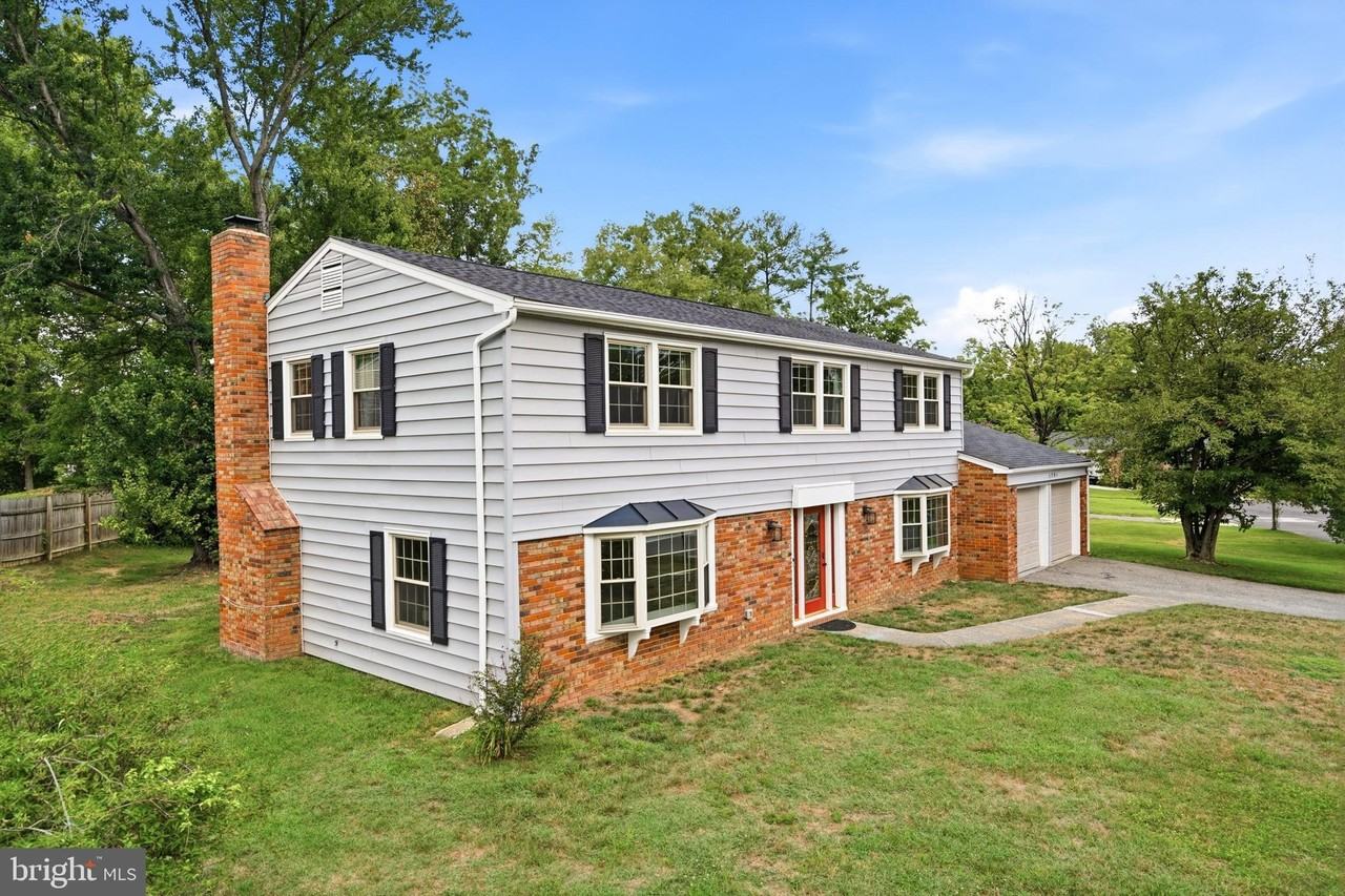 1205 Windermere Ct - Photo 3 of 35
