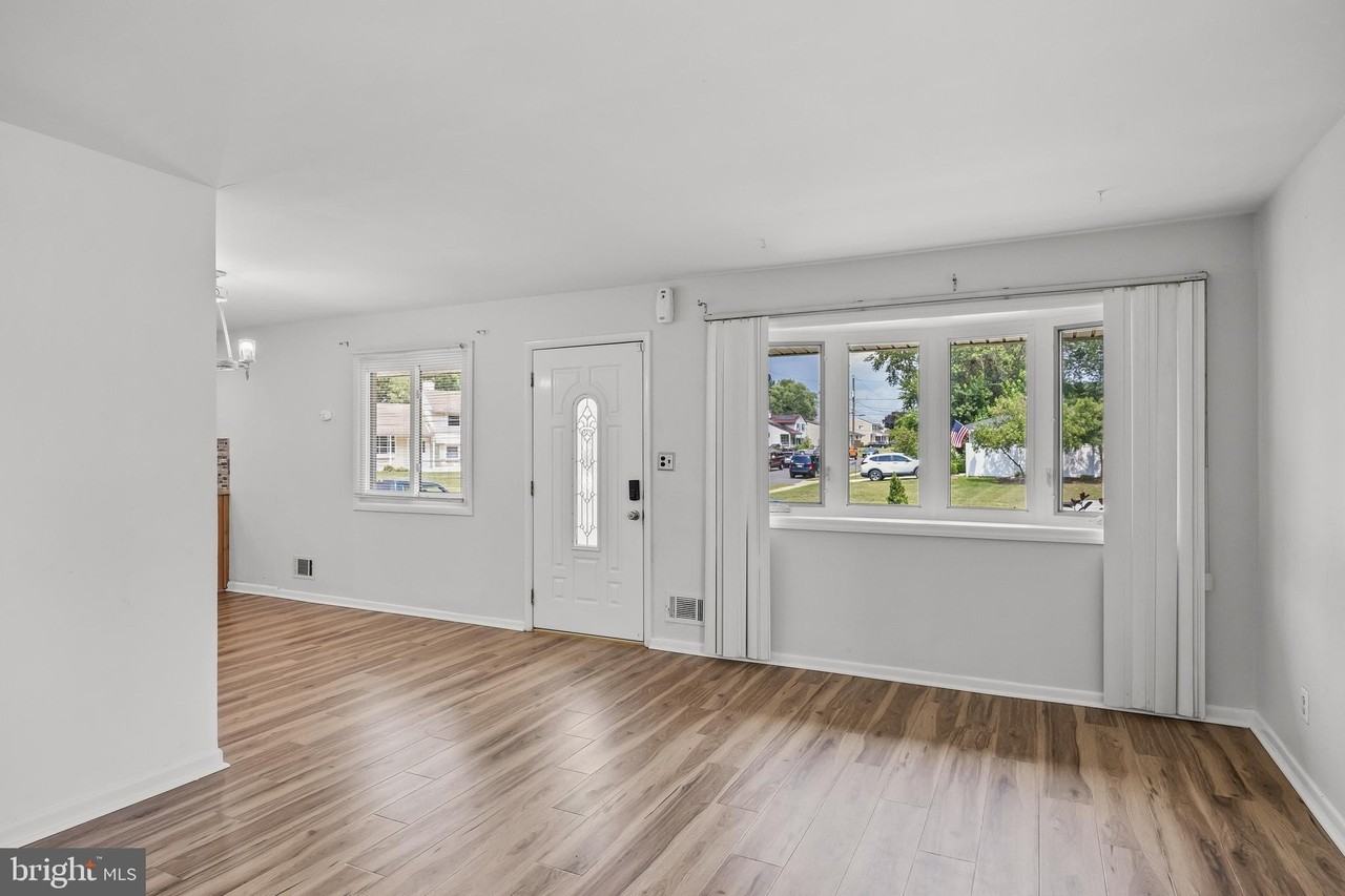 32 Larkin Rd - Photo 2 of 25