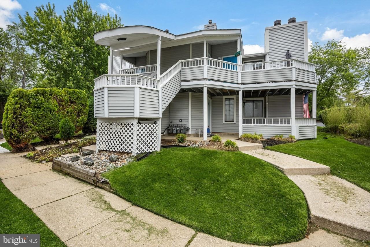 702 Abbey Ct