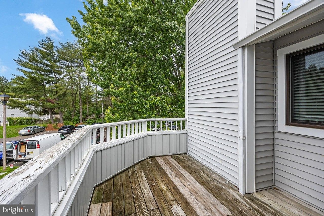 702 Abbey Ct - Photo 5 of 26