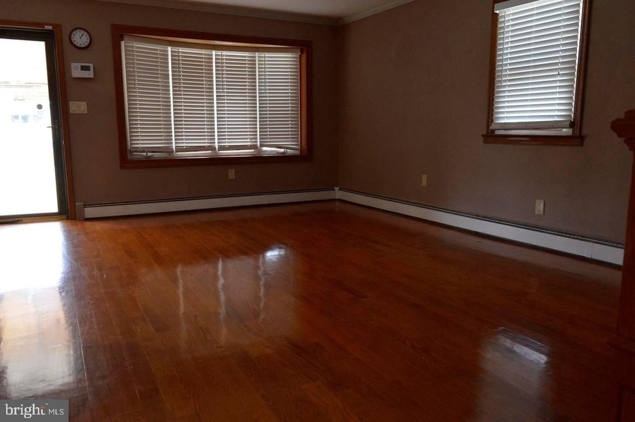 3131 Clive Ave - Photo 2 of 14
