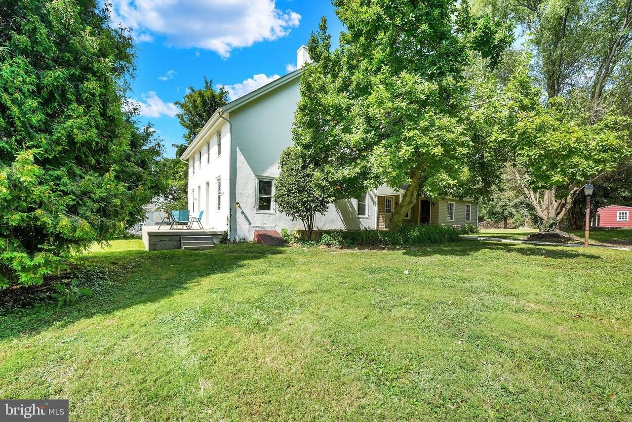 211 Gale Ln - Photo 2 of 38