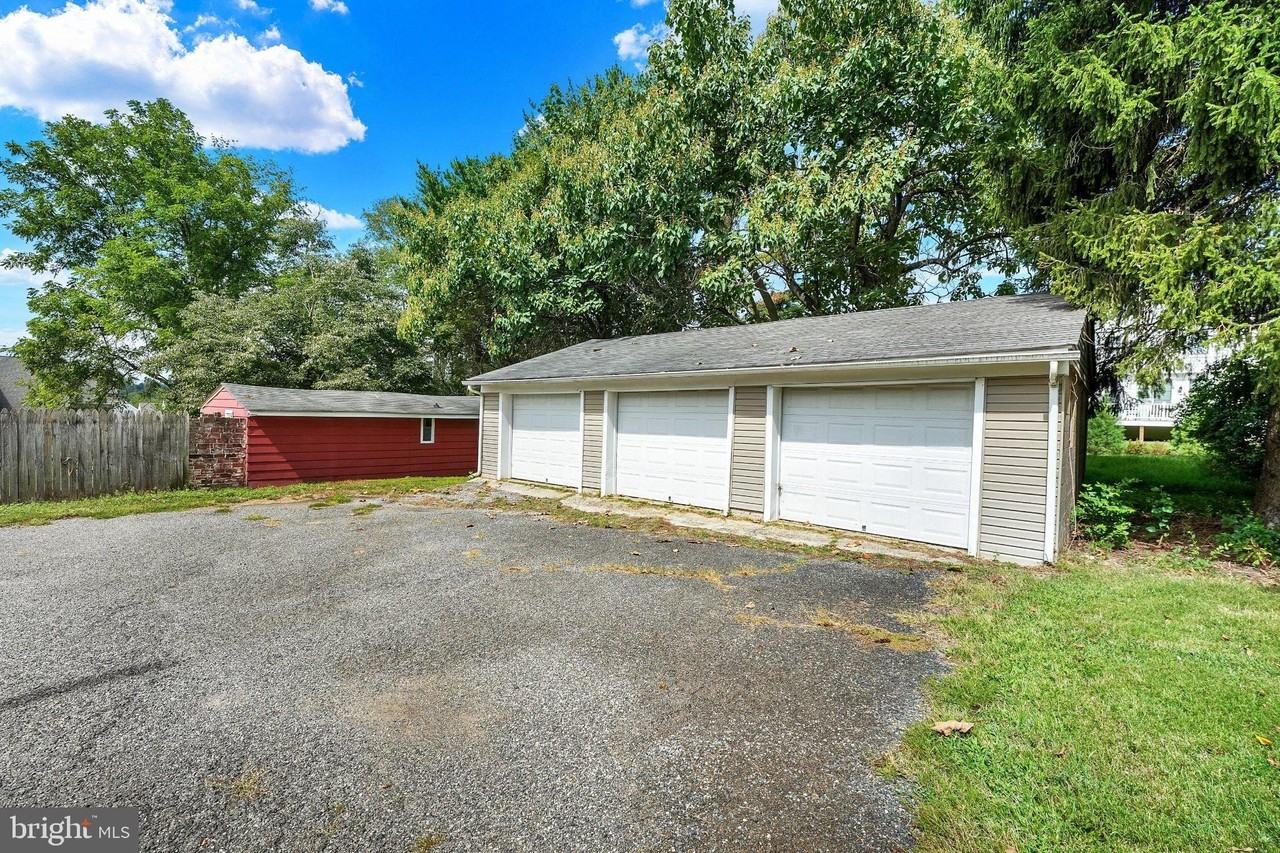 211 Gale Ln - Photo 4 of 38