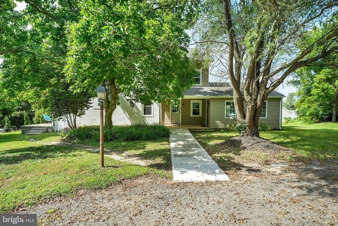 211 Gale Ln - Photo 5 of 38