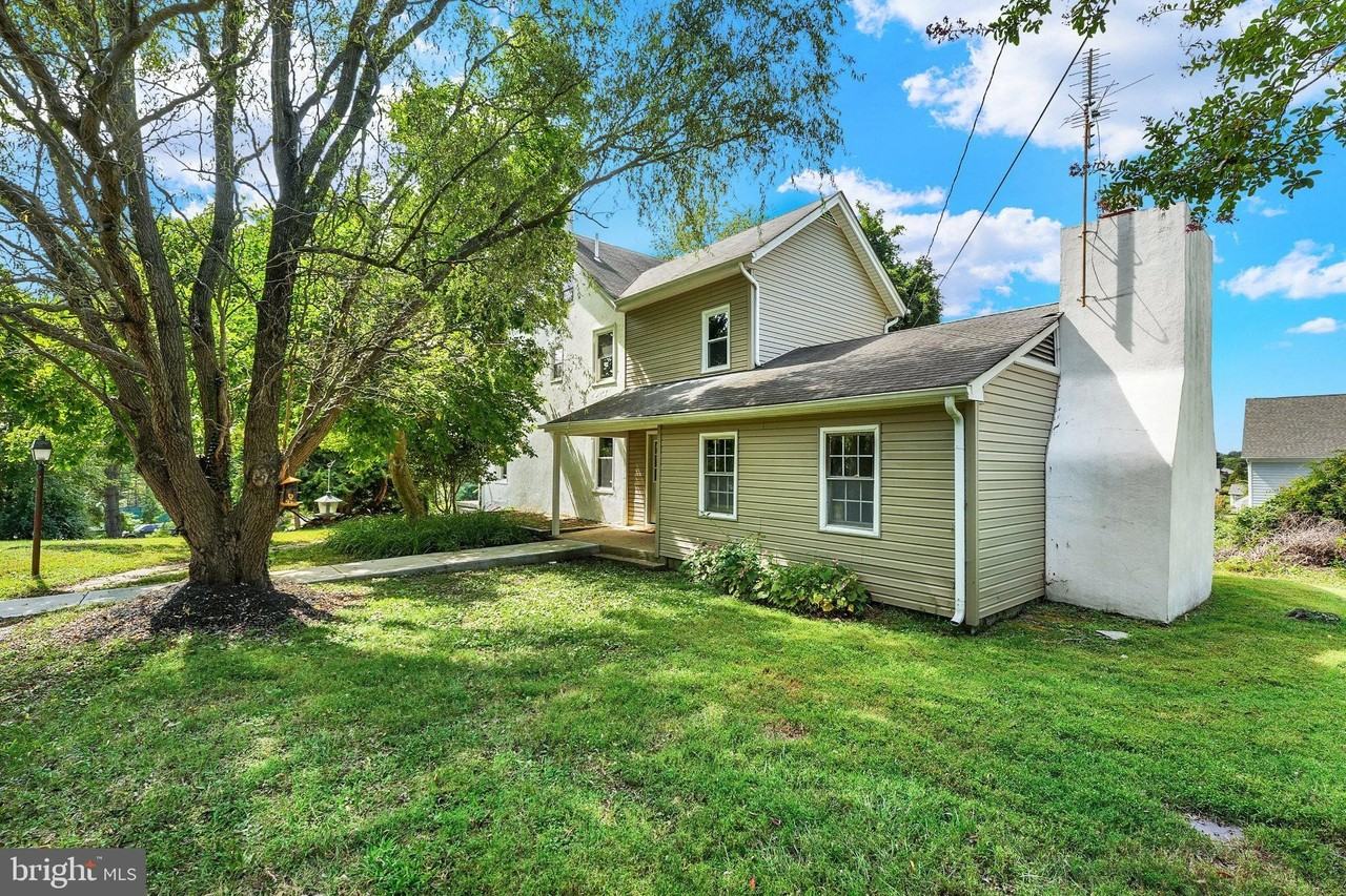 211 Gale Ln - Photo 6 of 38