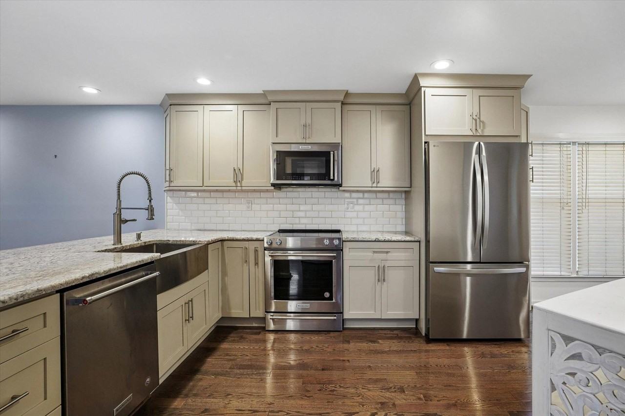 1604 Cotswald Ct #1604 - Photo 2 of 20