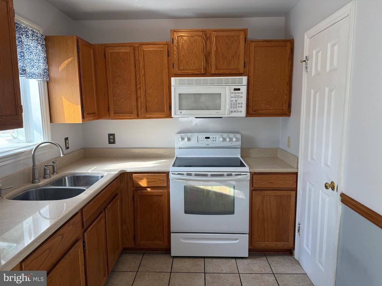 1948 Clinton Ave - Photo 5 of 20