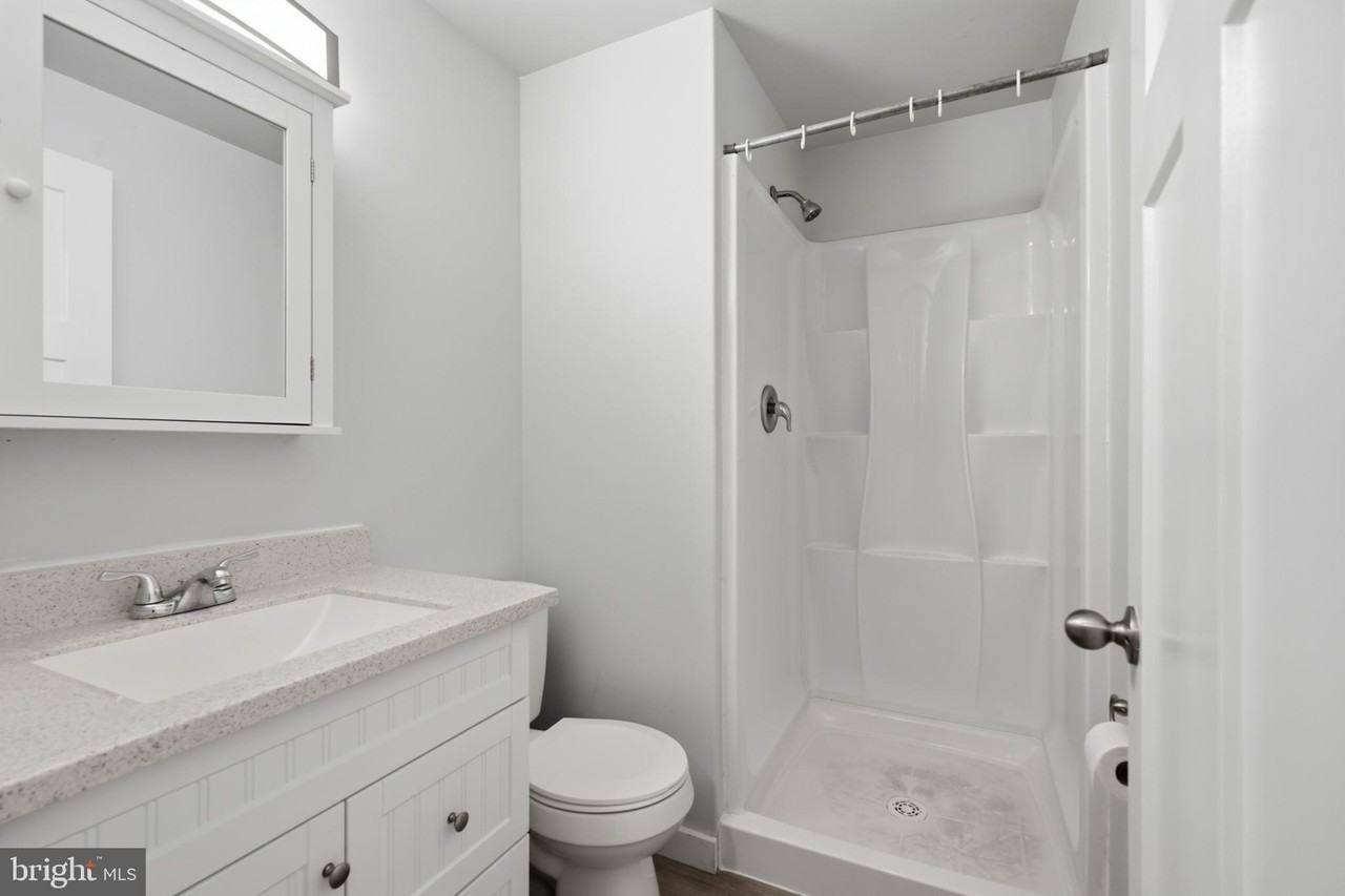 651 N 33rd St #3 - Photo 6 of 33