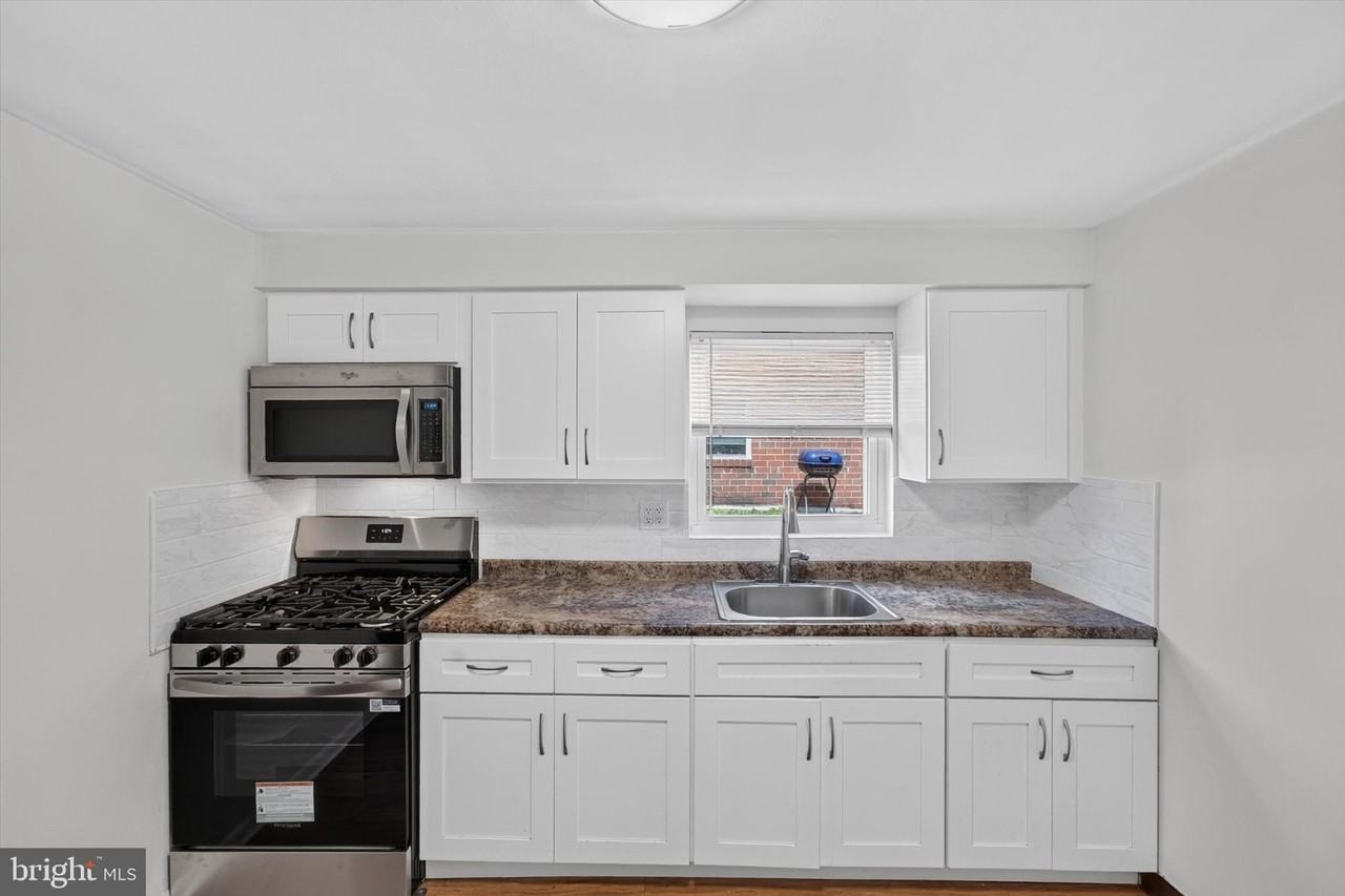 2261 Strahle St #1stFL - Photo 3 of 19