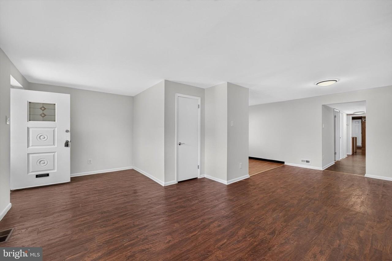 2261 Strahle St #1stFL - Photo 6 of 19