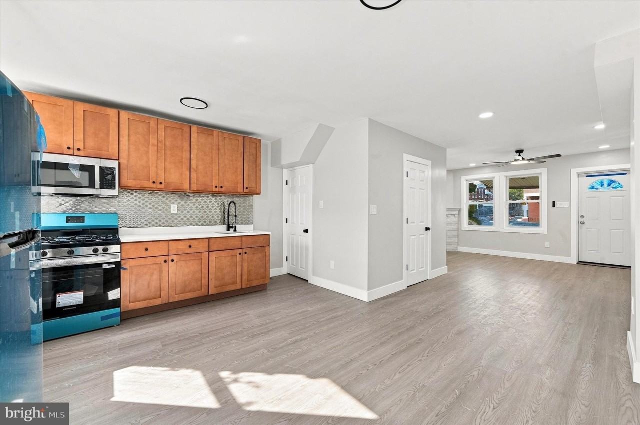 5840 Crittenden St - Photo 6 of 23