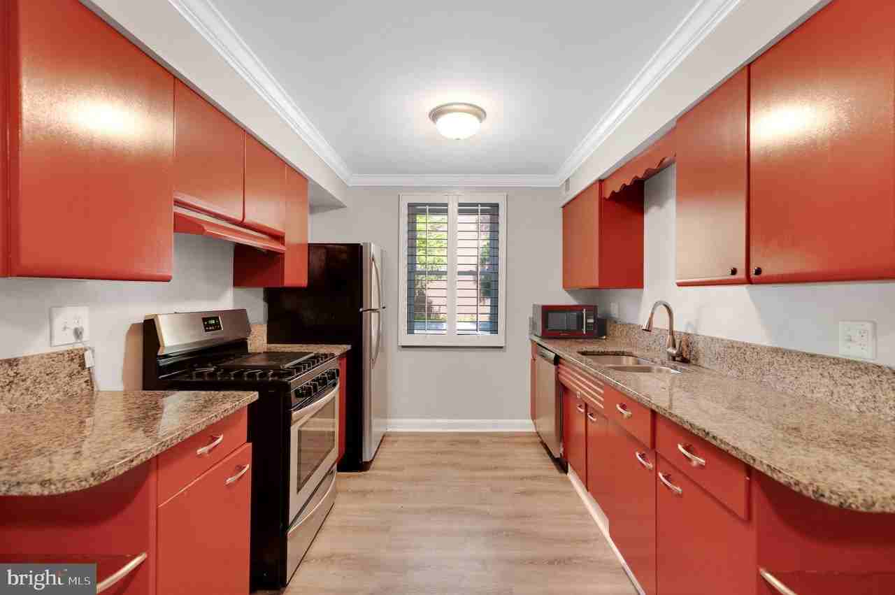 4225 N Henderson Rd #103 - Photo 6 of 30