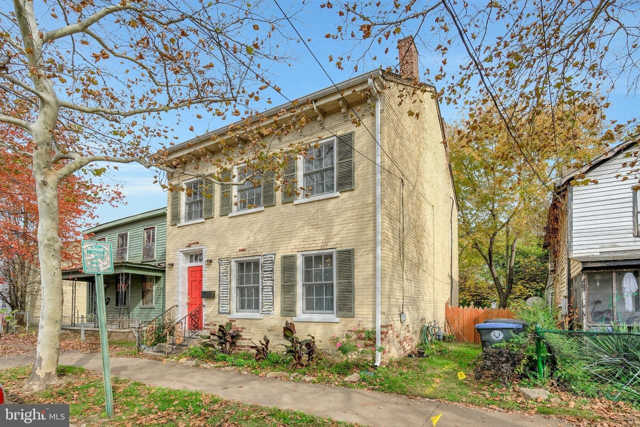 305 Prince Edward St - Photo 2 of 50
