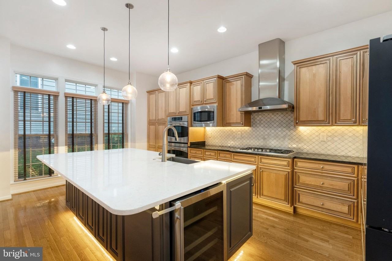 8880 Olive Mae Cir - Photo 4 of 50