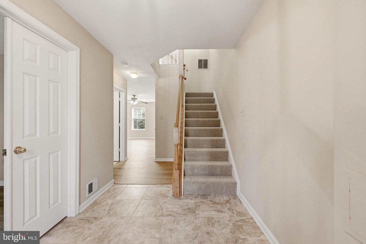 46030 Bayswater Ter - Photo 3 of 32
