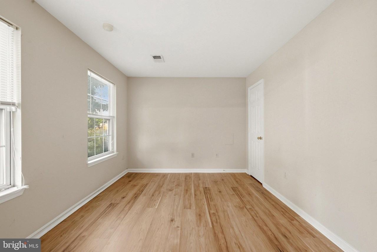 46030 Bayswater Ter - Photo 4 of 32