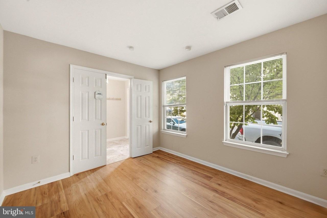 46030 Bayswater Ter - Photo 5 of 32