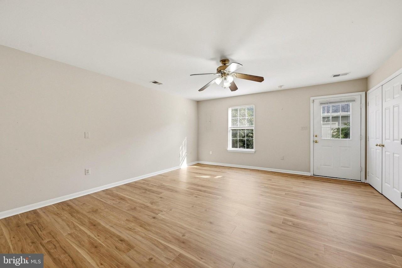 46030 Bayswater Ter - Photo 7 of 32