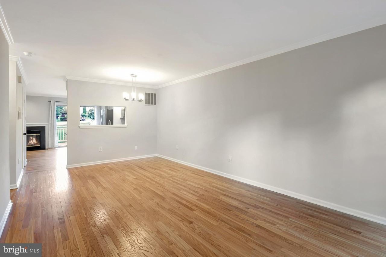 12867 Mill House Ct - Photo 3 of 37