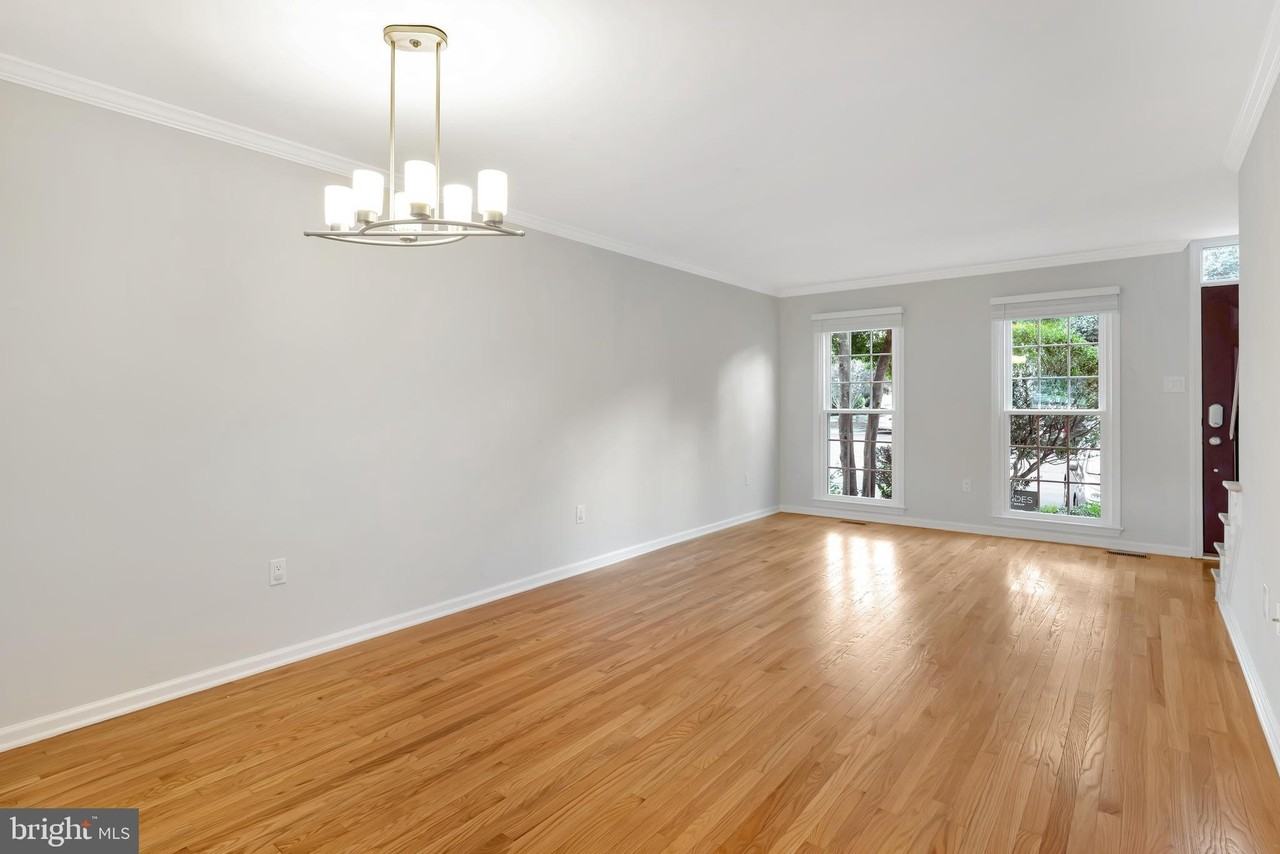 12867 Mill House Ct - Photo 4 of 37