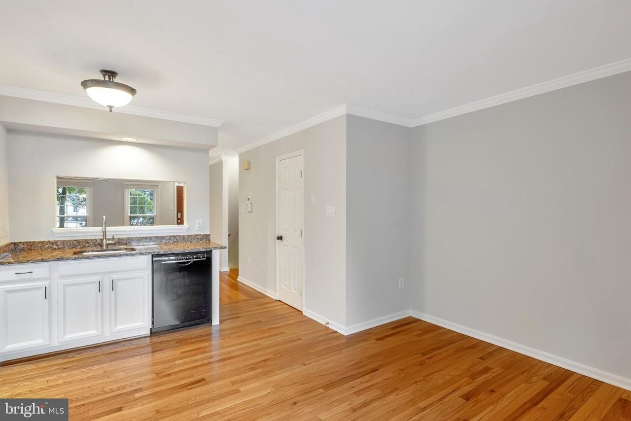 12867 Mill House Ct - Photo 7 of 37