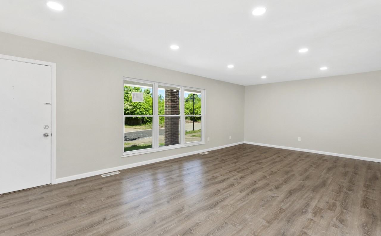 14524 Fox Chase Dr #1 - Photo 3 of 12
