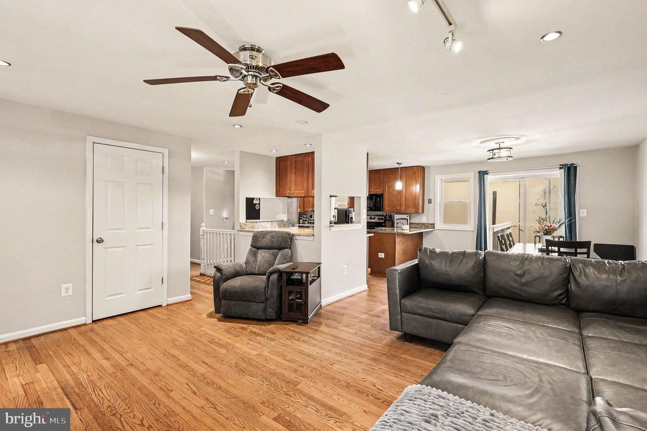 7409 Lake Dr - Photo 4 of 42