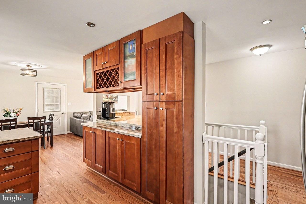 7409 Lake Dr - Photo 6 of 42