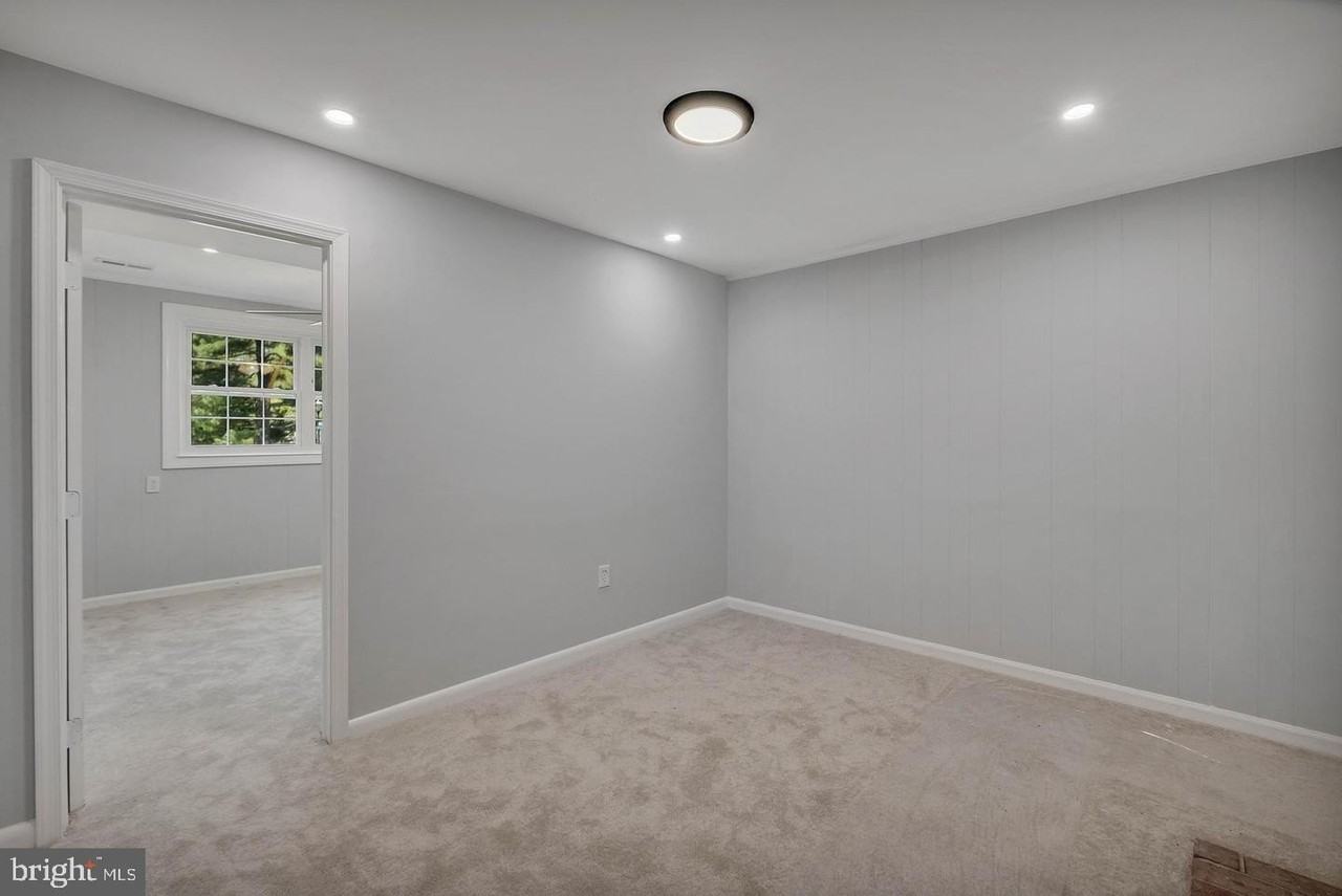 14079 Geraldine Ct - Photo 4 of 8
