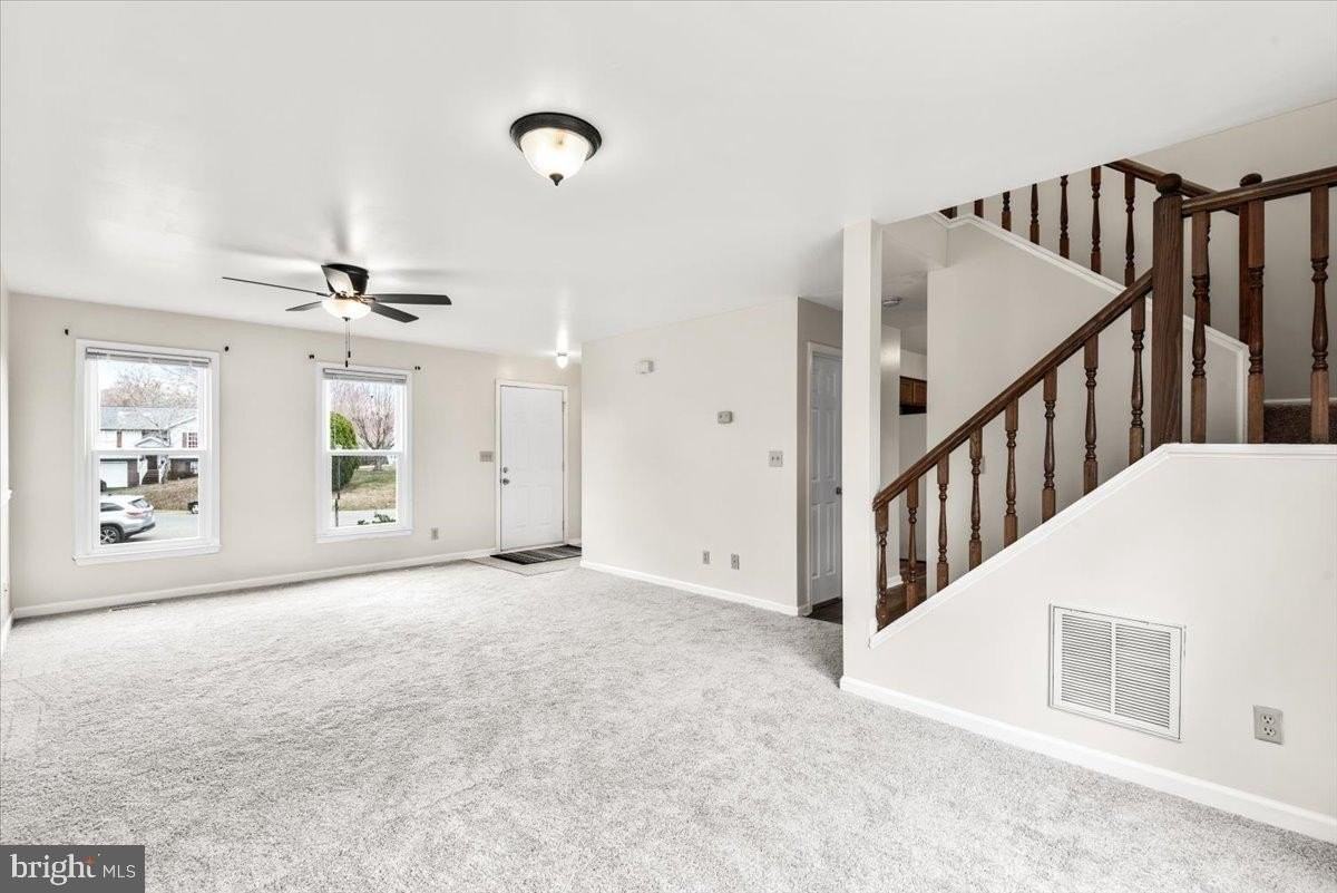 10704 Live Oak Ct - Photo 5 of 26