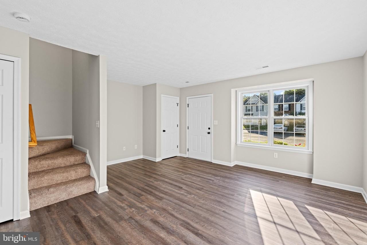 10505 Tidewater Plains Dr - Photo 2 of 17