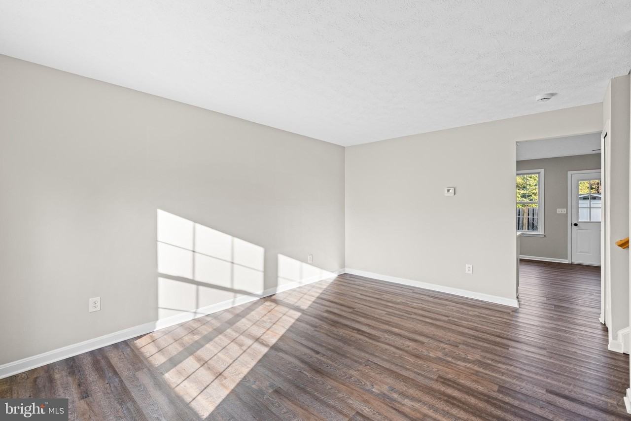 10505 Tidewater Plains Dr - Photo 3 of 17