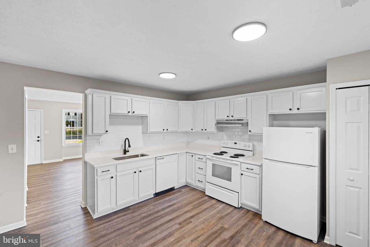 10505 Tidewater Plains Dr - Photo 4 of 17