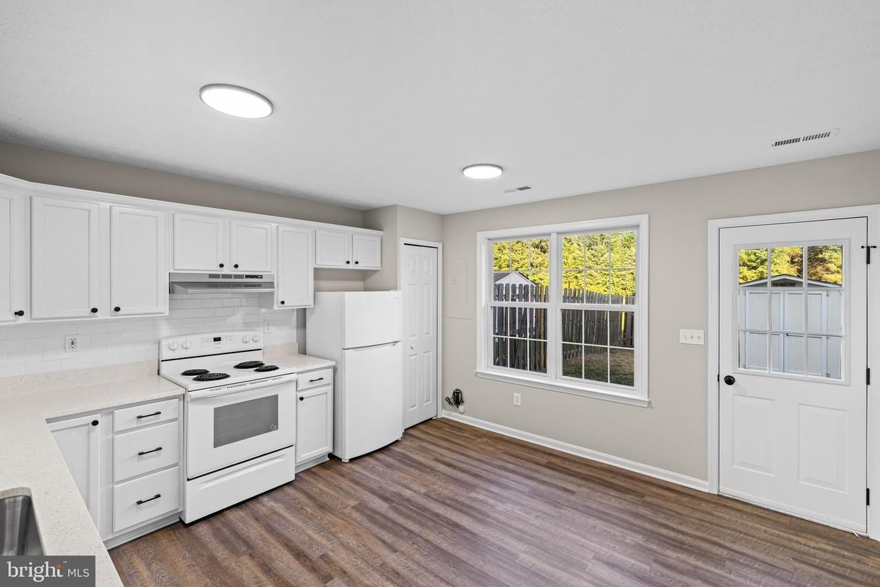 10505 Tidewater Plains Dr - Photo 5 of 17