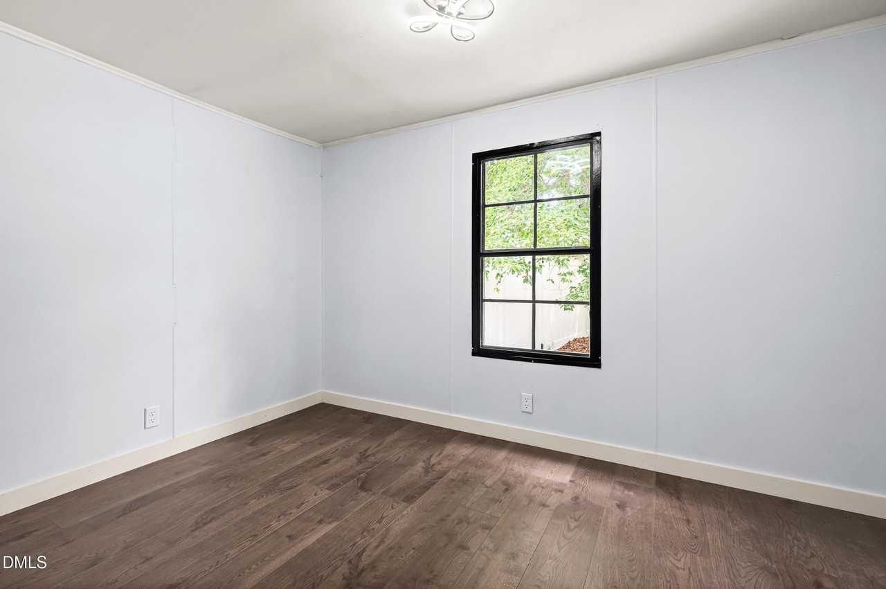5629 Oakdale Rd - Photo 5 of 8