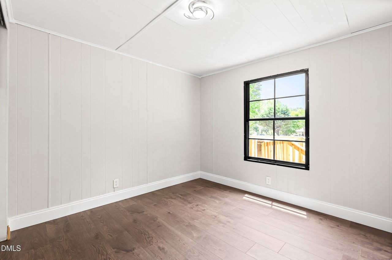 5629 Oakdale Rd - Photo 6 of 8