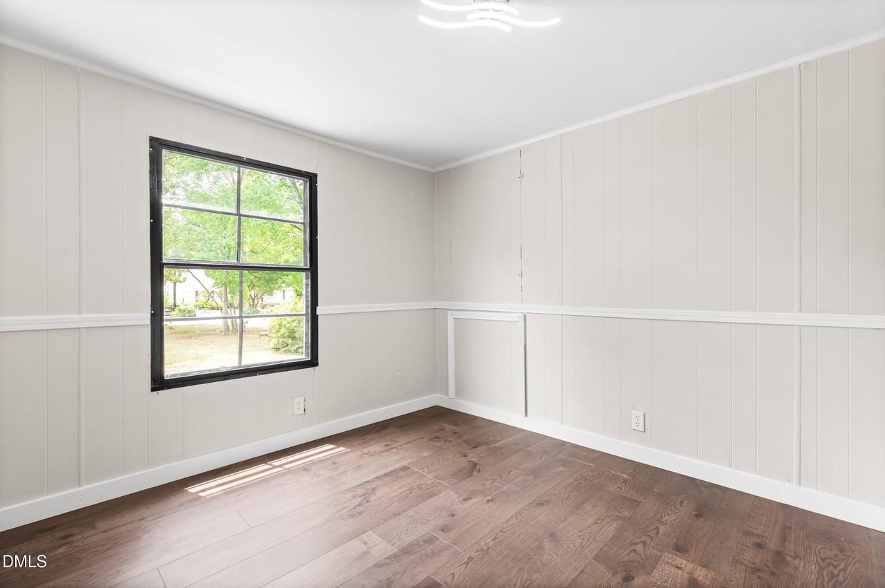 5629 Oakdale Rd - Photo 7 of 8