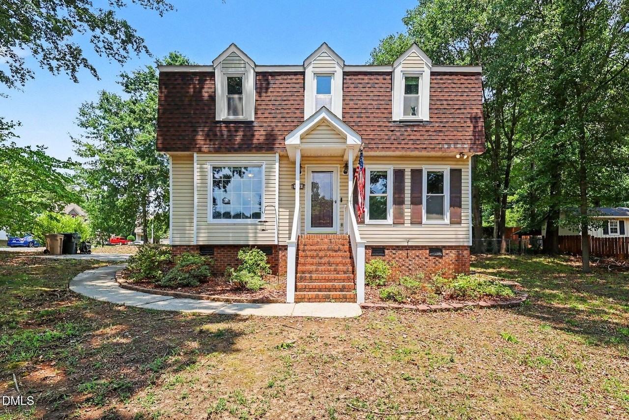 302 Hutchins Dr