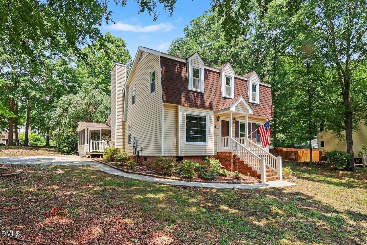 302 Hutchins Dr - Photo 3 of 31