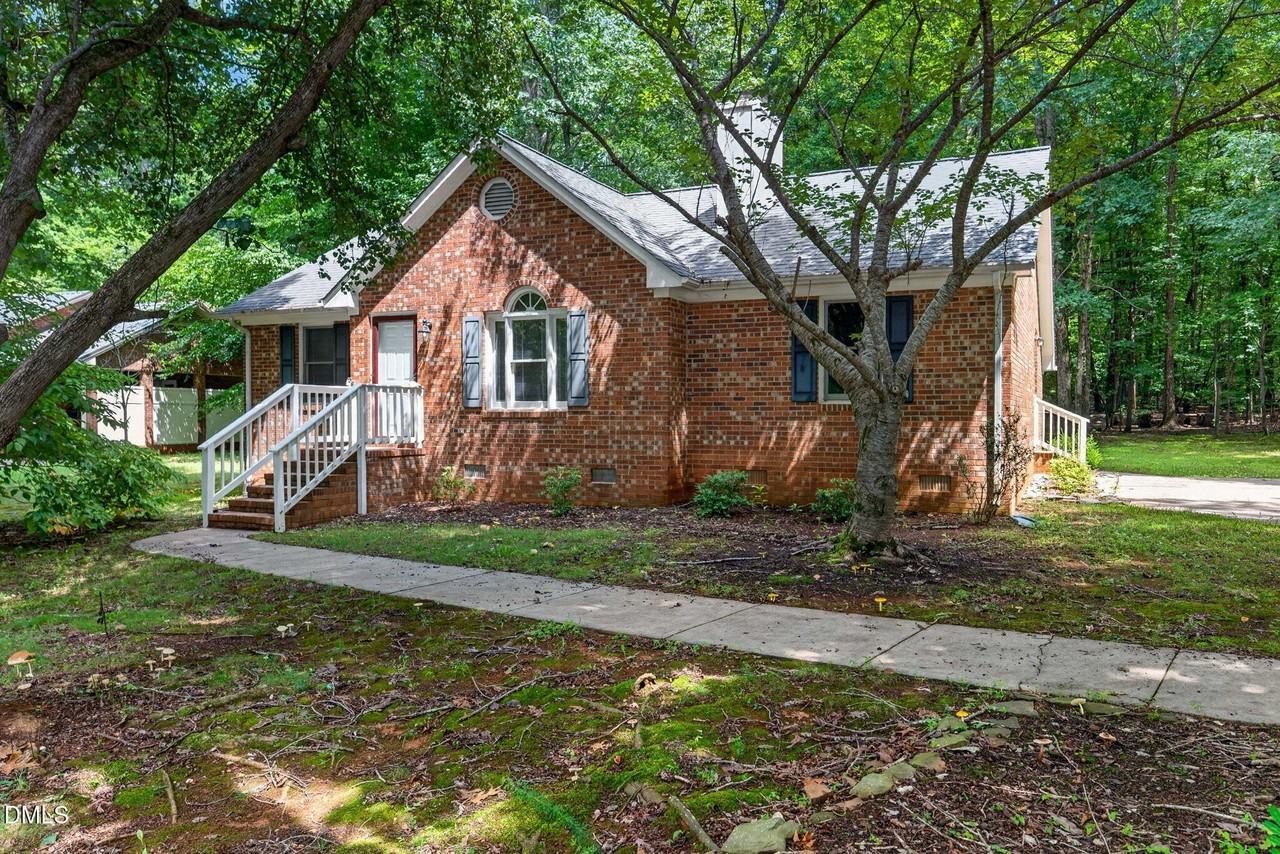 1249 Skyview Dr - Photo 2 of 29