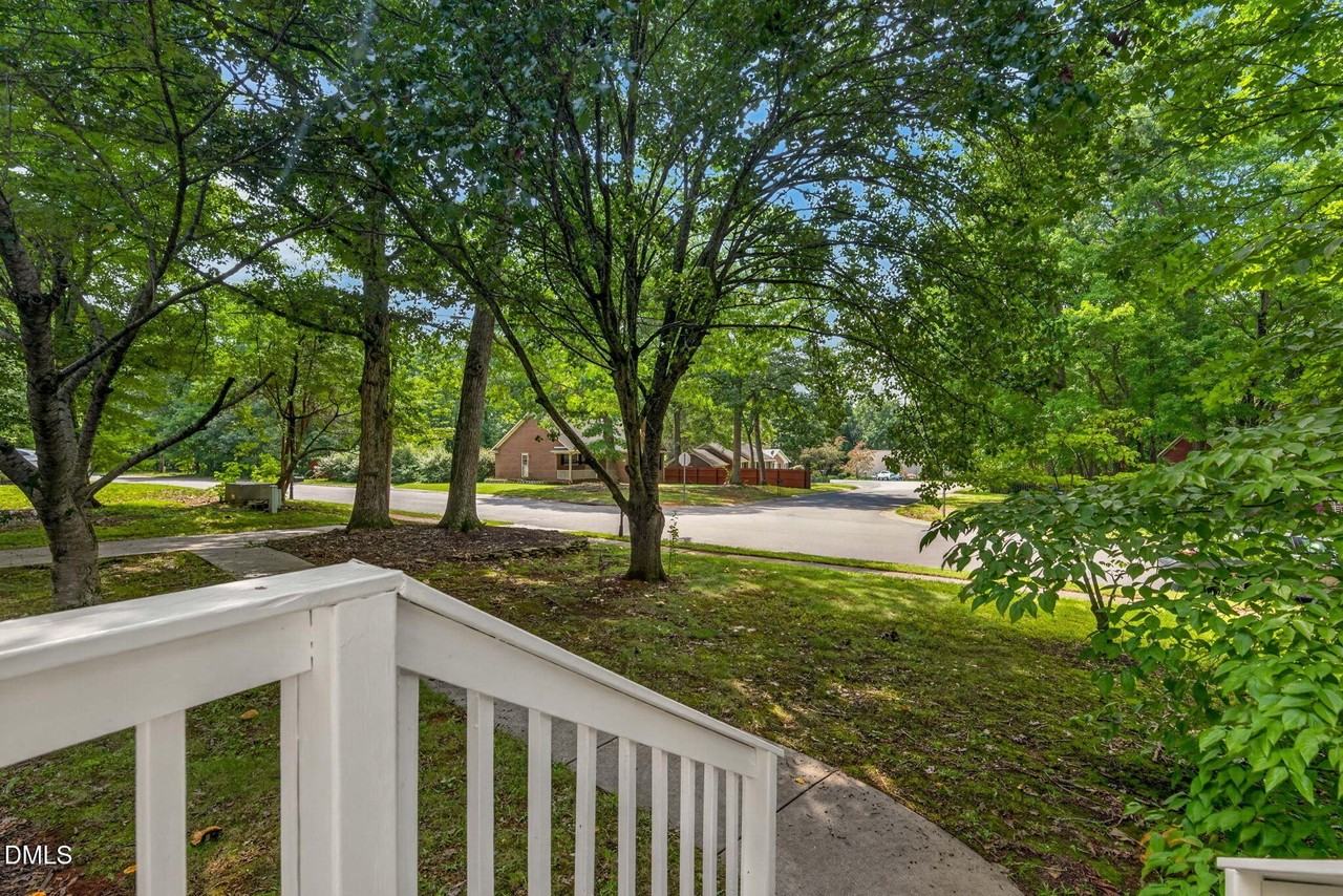 1249 Skyview Dr - Photo 4 of 29